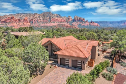 Sedona Sunlight is a Luxury Home with Stunning Views in West Sedona! House in Sedona