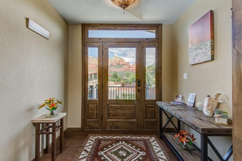 Sedona Sunset West -Great Uptown Location and Stunning Panoramic Views House in Sedona