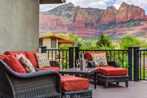 Sedona Sunset West -Great Uptown Location and Stunning Panoramic Views House in Sedona