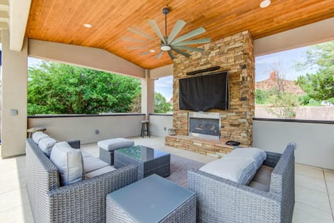 New Backyard Oasis - Salt Water Pool & Hot Tub! Up Close Red Rock Views House in Sedona