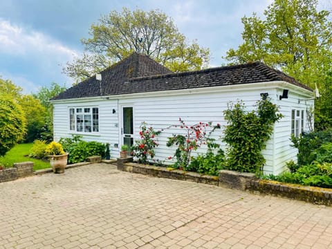 Huntleys Lodge House in Rother District