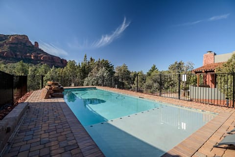 Red Rock Views, Private Pool & Hot Tub, Chefs Kitchen, Three Patios - Near Hiking! House in Sedona