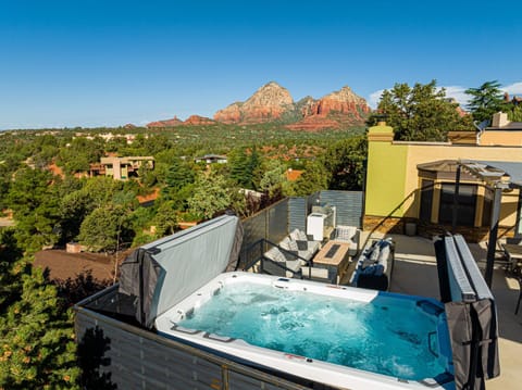 Sedona HyViews Amazing Red Rock View- Patio, Hot Tub Large Groups-Enjoy Bar & Games! House in Sedona