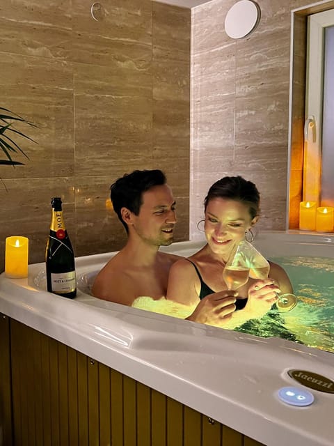 People, Hot Spring Bath, Hot Tub, Spa and wellness centre/facilities, Drinks, Bath