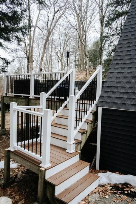 NEW! Cozy & Modern A-Frame in the woods w/HOT TUB Chalet in Tamworth