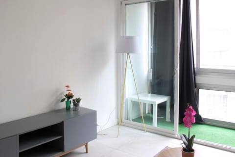 Bright studio near Paris Apartment in Vanves