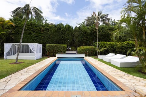 Garden, Swimming pool, sunbed