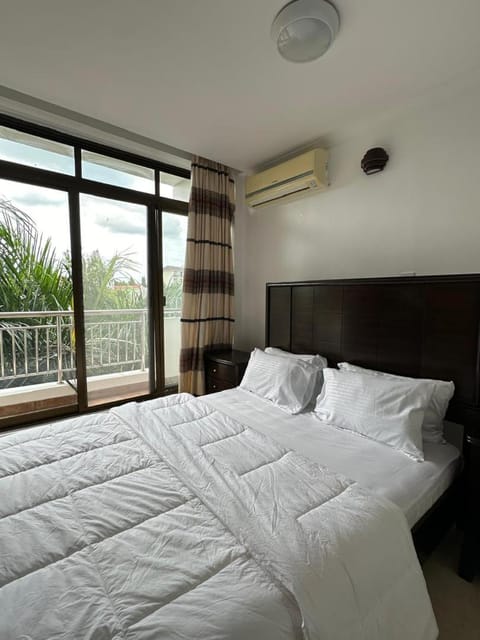 Bed, Photo of the whole room, Bedroom, air conditioner