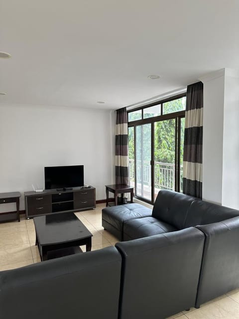 Communal lounge/ TV room, TV and multimedia, Living room, Seating area, Evening entertainment