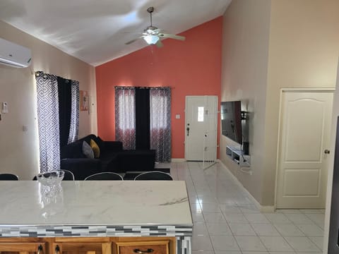 Mi Casa Comfort Estate Haus in Portmore