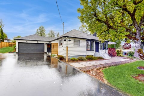 Misty Oasis House in Beaverton