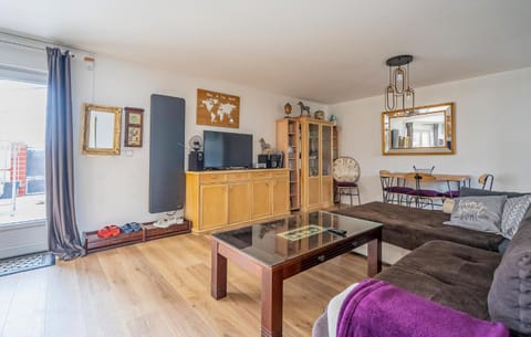 Pet Friendly Apartment In St Thibault Des Vignes With Wifi Condo in Lagny-sur-Marne