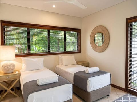 Seashells on Solander - Luxury 5 bedroom property House in Port Douglas