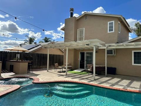 San Diego Santee Accessible 4 Bed w/ Pool Haus in Santee