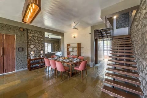 STONE Mansion by Phoenix Stays Igatpuri Villa in Igatpuri