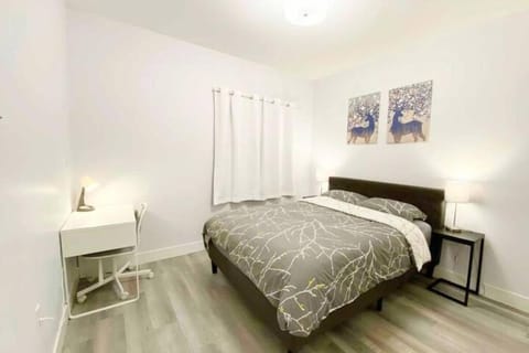 Two Bedroom Suite Burnaby Metrotown Condo in Burnaby