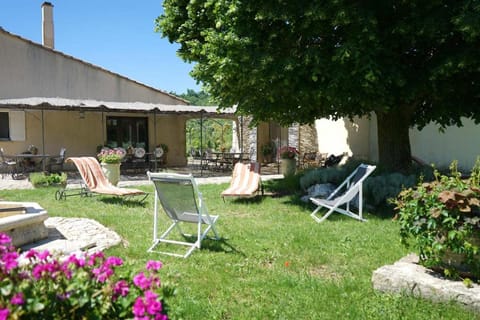 Ferme le viguier Bed and breakfast in Sault