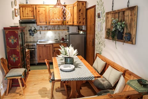 Dining area, kitchen