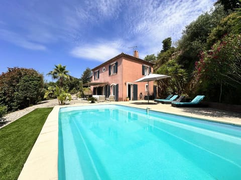 Villa Paloma pour 6 personnes avec piscine privée, à deux pas du Golf de Valcros, à La Londe-Les-Maures Villa in La Londe-les-Maures