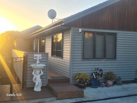 Auckland airport holiday home in the greens House in Auckland