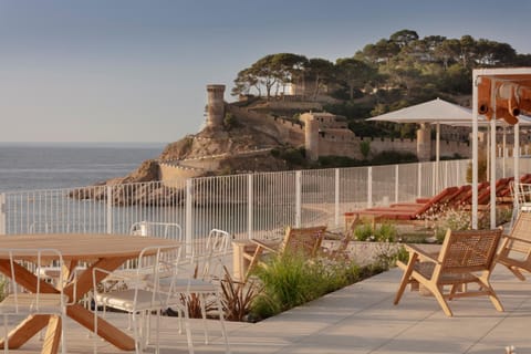 Restaurant/places to eat, Beach, Sea view, sunbed