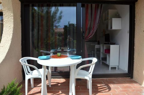 Appart Studio 2 couchages PORT LEUCATE NATURISME PL010-325 Apartment in Leucate