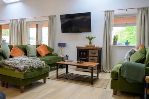 ''The Den'' Lakeview Apartment at Watersedge House in Wychavon District