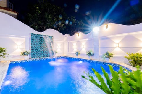 Night, Pool view, Swimming pool, sunbed