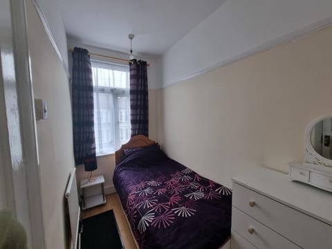 ilford town house Bed and Breakfast in Barking