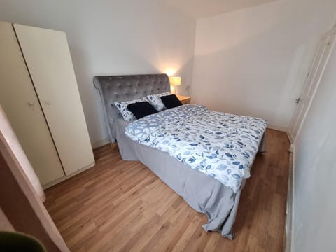 ilford town house Bed and Breakfast in Barking