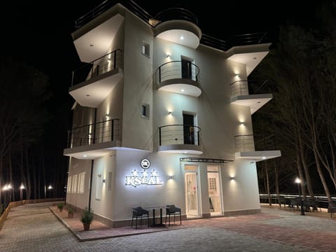 Property building, Facade/entrance, Night