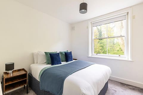 Stylish Hideaway Flat at Milton Park Highgate Apartment in London Borough of Islington