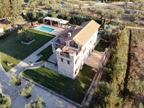 Property building, Garden, Swimming pool