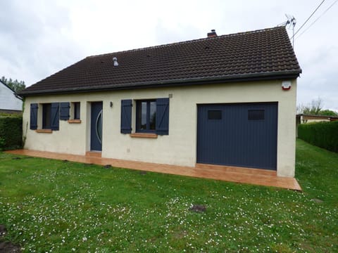 Property building, Day, Garden, Garden view