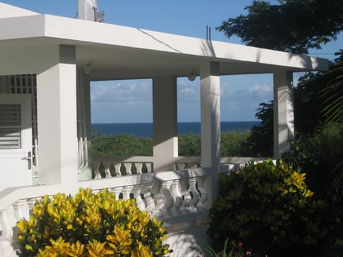 Facade/entrance, Sea view