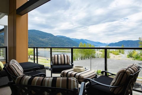 Brand New Penthouse with Lake and Mtn Views Maison in Harrison Hot Springs