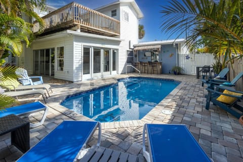 Patio, Pool view, Swimming pool, sunbed