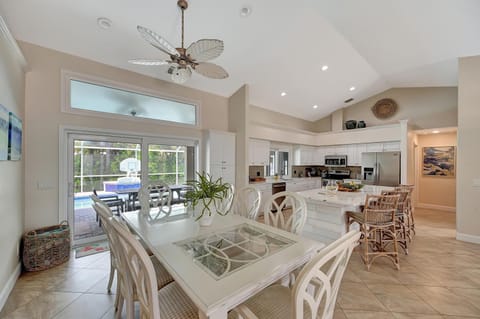 Walk to Tigertail Beach! Tranquil Secluded Private Oasis House in Marco Island