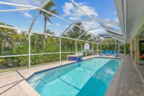 Walk to Tigertail Beach! Tranquil Secluded Private Oasis House in Marco Island