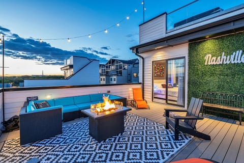 New How We Roll Rooftop - Hot Tub with Views - 13 Beds House in East Nashville