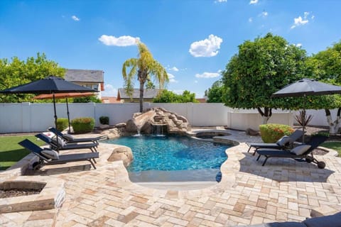 Two Separate Game Rooms, Heated Pool, Spa, B-ball Court House in Mesa