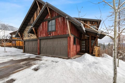 Moose Run Ski Haus House in Whitefish