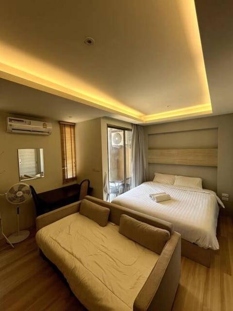 Bed, TV and multimedia, Photo of the whole room, Bedroom, wardrobe, air conditioner