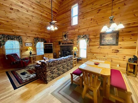 Cabin 2 bed close to Helen hot tub #15 House in White County