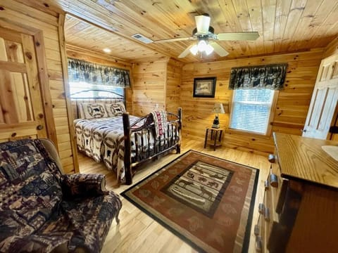 2 bed Cabin HOT TUB close to Helen #16 House in White County