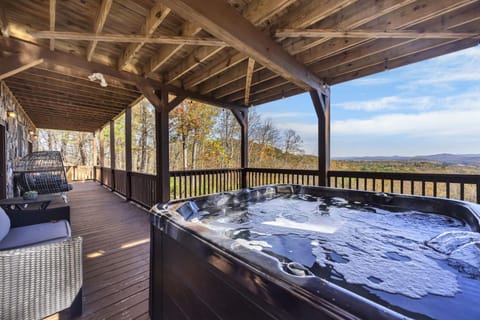 Top of the Mountain Breathtaking Views Hot Tub Casa in Blue Ridge