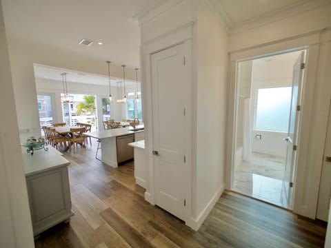 3 Bedroom Catalina Townhome with Rooftop Deck Great Oceanviews, Steps to Beach Apartment in Laguna Beach