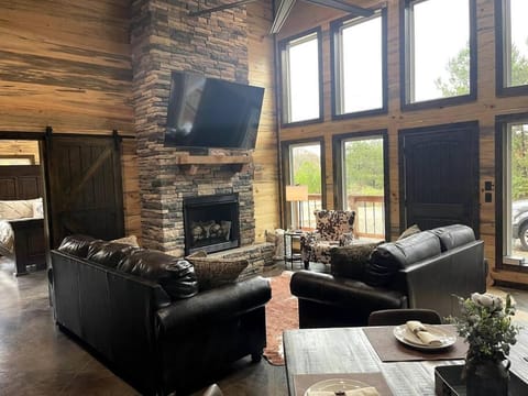 The Luxurious - River Ranch - Cabin Sleeps 9! Maison in Broken Bow