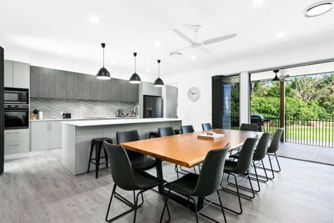 Zephyr Bayside Villas 4 bed House in Hervey Bay