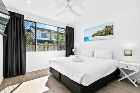 Zephyr Bayside Villas 4 bed House in Hervey Bay